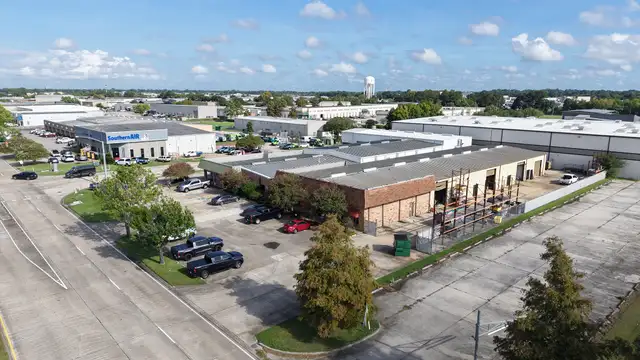 12025 Industriplex Blvd thumbnail 3