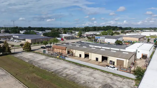 12025 Industriplex Blvd thumbnail 4
