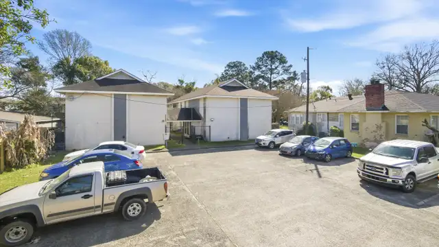 317 East Dr thumbnail 3