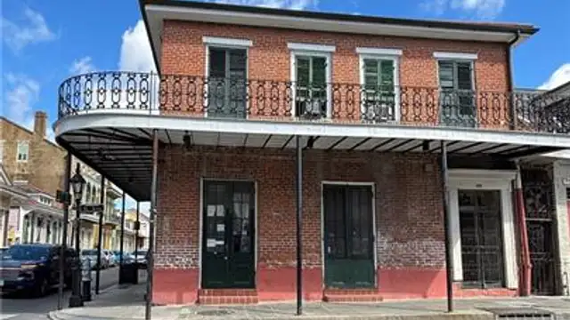 800 Dauphine St thumbnail 2