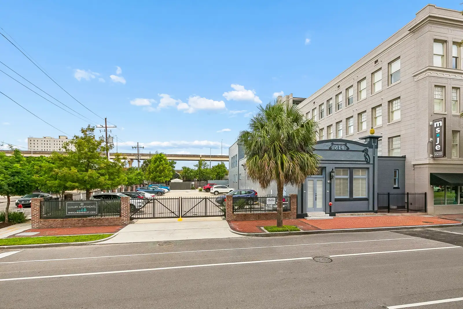 1001 Carondelet/814 Howard Ave