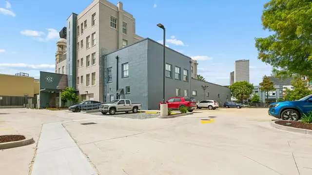 1001 Carondelet/814 Howard Ave thumbnail 3