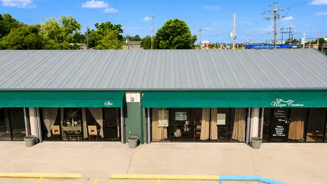Multi-Tenant Retail/Strip-Center Opportunity with Room for Expansion thumbnail 4