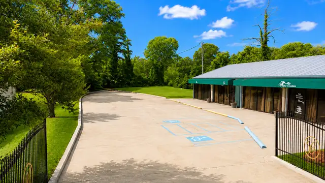 Multi-Tenant Retail/Strip-Center Opportunity with Room for Expansion thumbnail 3