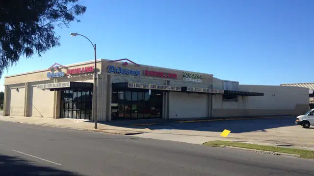 Read Row Shopping Center thumbnail 3