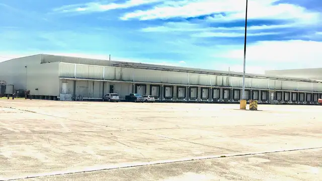 Airline Commerce Center thumbnail 2
