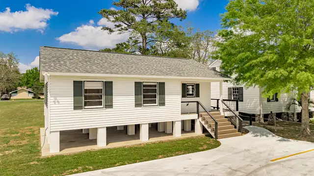 216 E Sanders St thumbnail 2