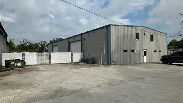 Industrial Building thumbnail 2