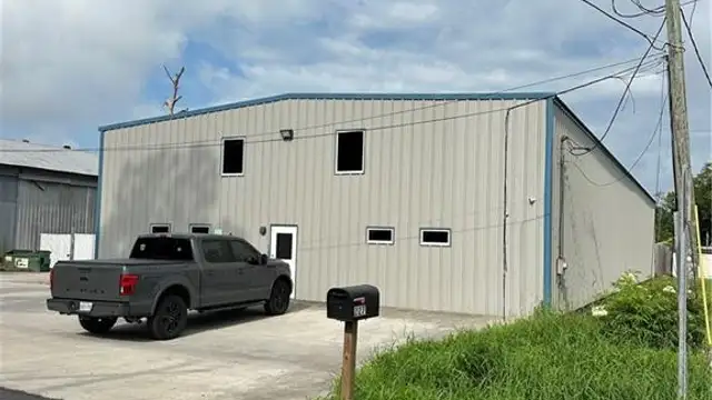 Industrial Building thumbnail 3