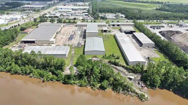 25-ACRE SITE WITH 300,000+ SF OF EXISTING WAREHOUSE BUILDINGS thumbnail 5