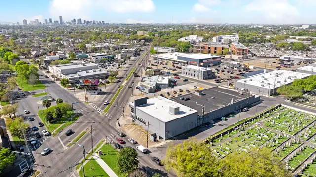 Gentilly Shopping Center thumbnail 3