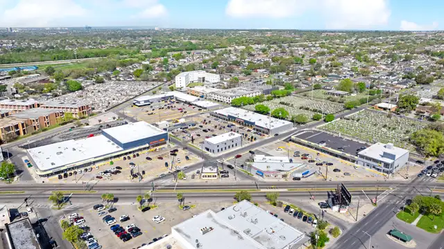 Gentilly Shopping Center thumbnail 4