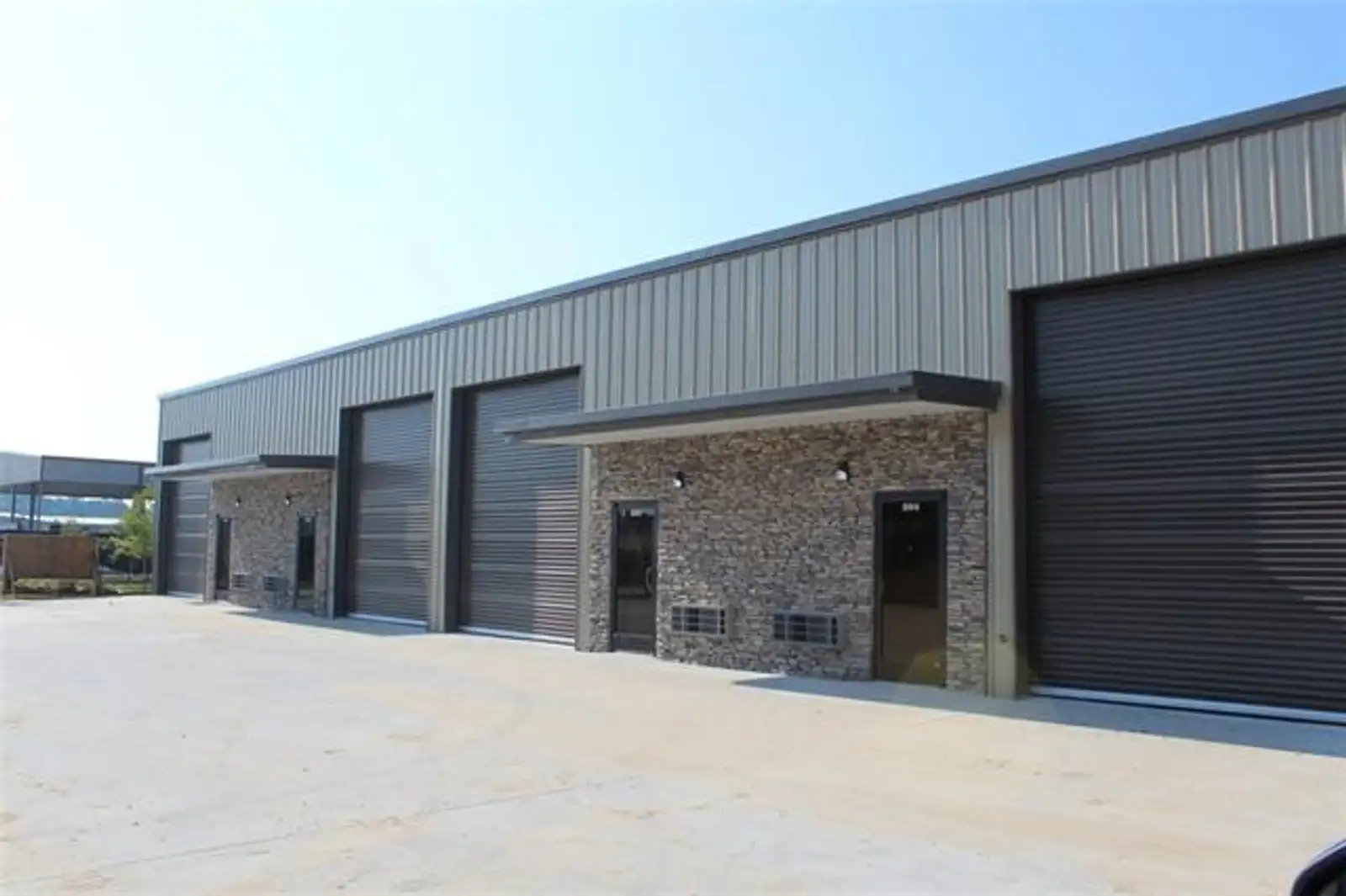Ideal Small business Economical Warehouse Office Flex unit For Lease