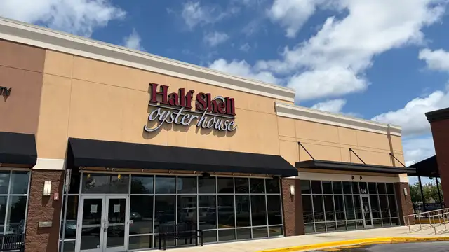 former Half Shell Oyster House (D160) image