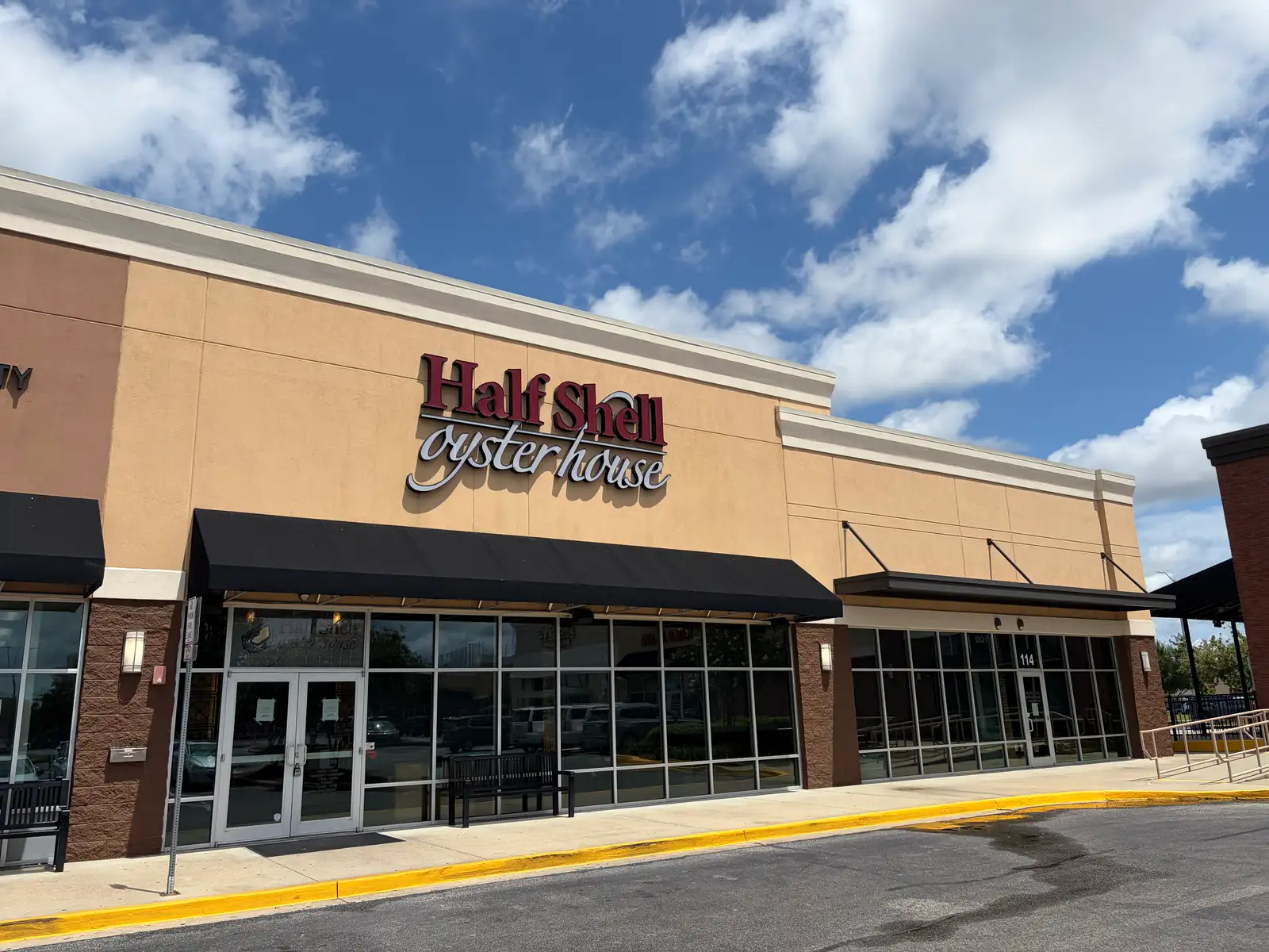 former Half Shell Oyster House (D160) - Ambassador Town Center