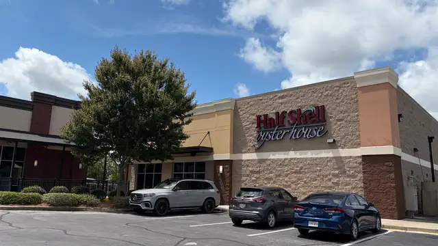 former Half Shell Oyster House (D160) - Ambassador Town Center thumbnail 2