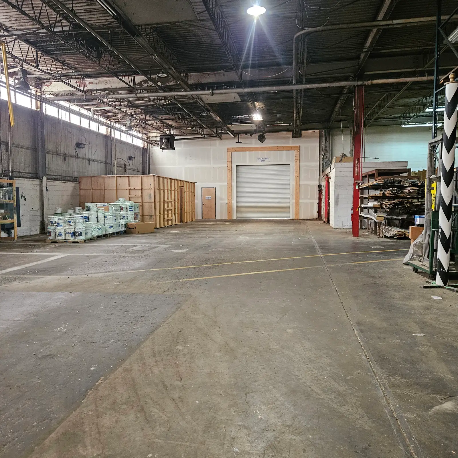 80,000 SF Dock High WH Space w/huge fenced yard - 5301 Jefferson Hwy image 5