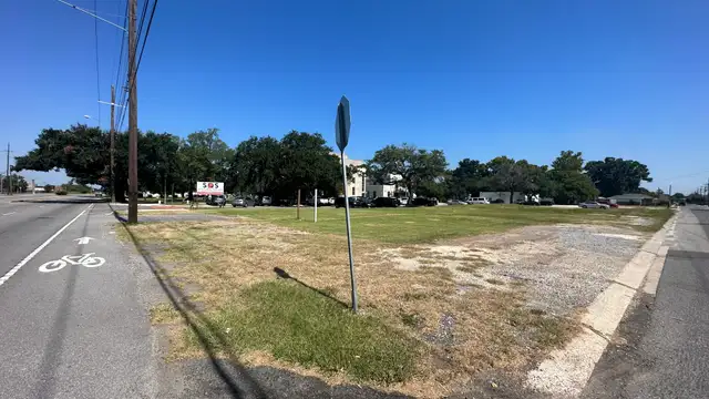 1001-1007 W St Bernard Hwy thumbnail 2