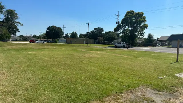 1001-1007 W St Bernard Hwy thumbnail 5