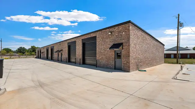 5550 Barksdale Blvd thumbnail 4