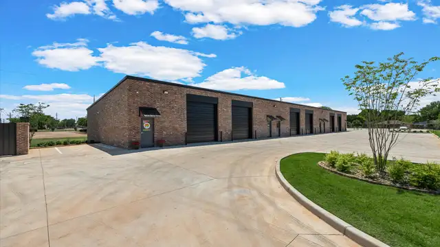 5550 Barksdale Blvd thumbnail 3
