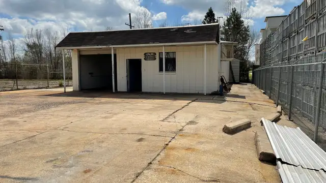 Small Office / Warehouse for Lease thumbnail 2