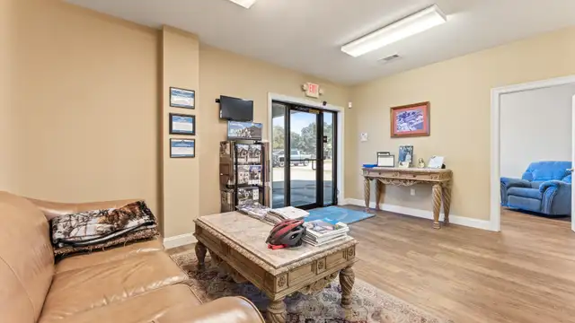 1123 E Hwy 30 thumbnail 5