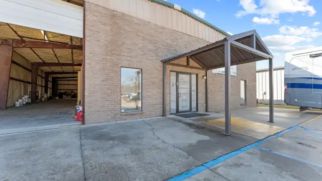 1123 E Hwy 30 thumbnail 2
