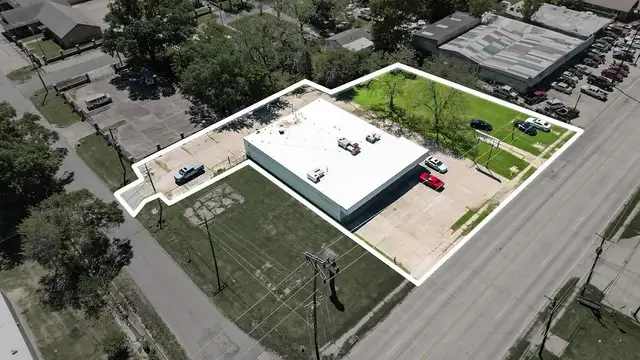 709 W 70th St thumbnail 2