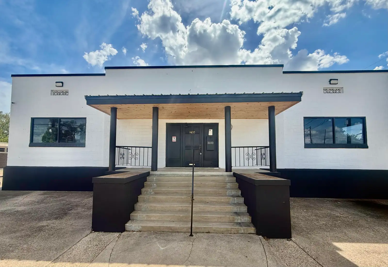 100 - 1600 Barksdale Blvd.