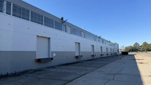 Distribution Warehouse For Lease thumbnail 2