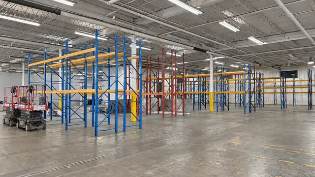 Distribution Warehouse For Lease thumbnail 4