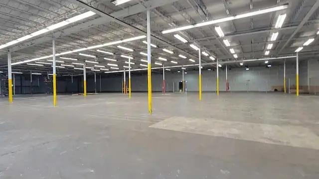 Distribution Warehouse For Lease thumbnail 4