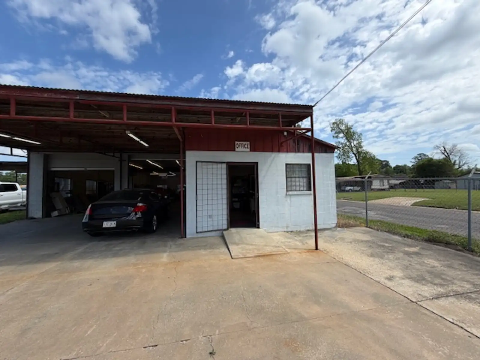 331 E Jefferson St image 12