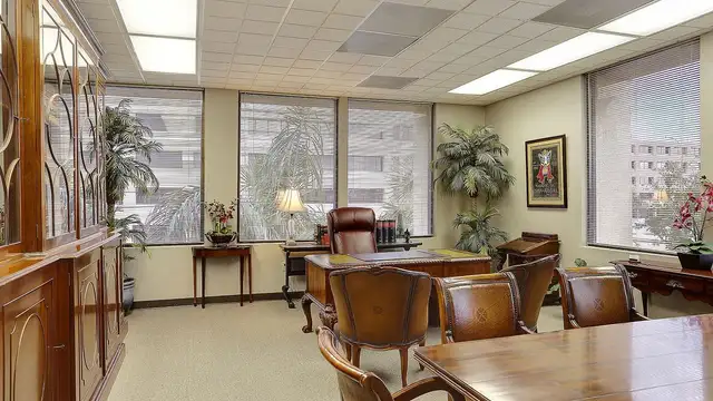 Suite 290 – 1,112 SF Full-Service Office thumbnail 3