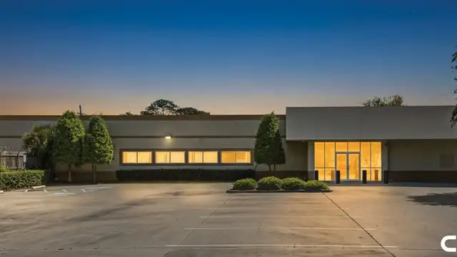 14,848 SF Single Tenant Flex Building with Showroom- Sublease thumbnail 2