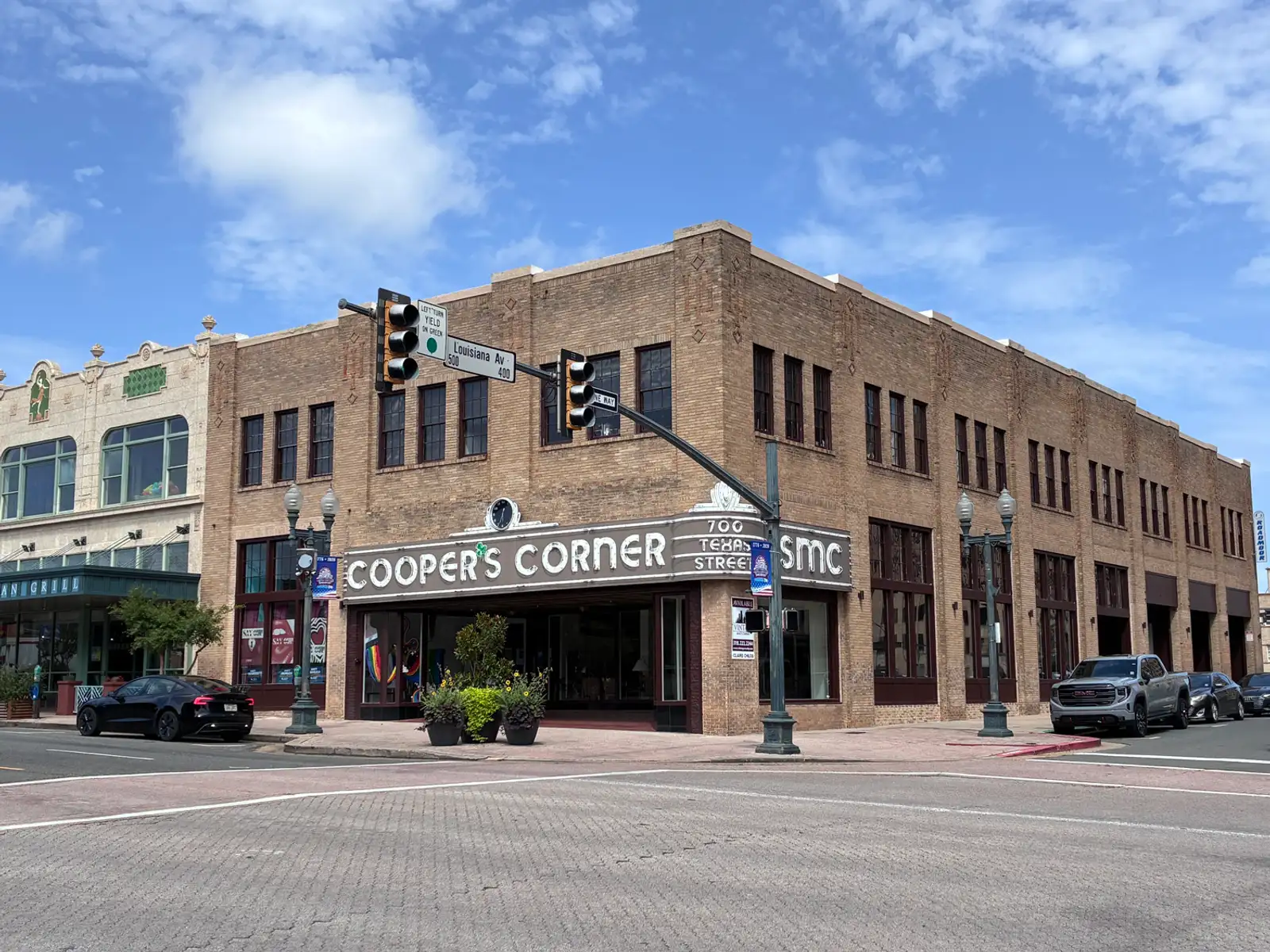 700 Texas St. Cooper's Corner Office Retail Suite For Lease