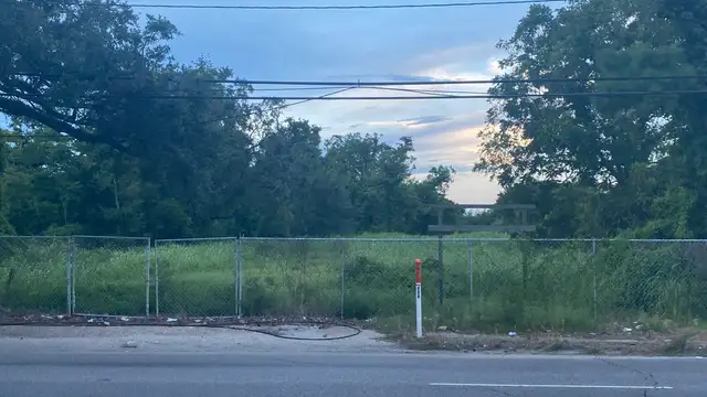 7421 CHEF MENTEUR Highway thumbnail 2