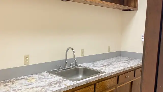 Office for lease thumbnail 3