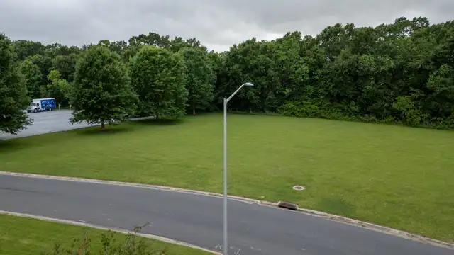 106 Fairlane Dr thumbnail 4