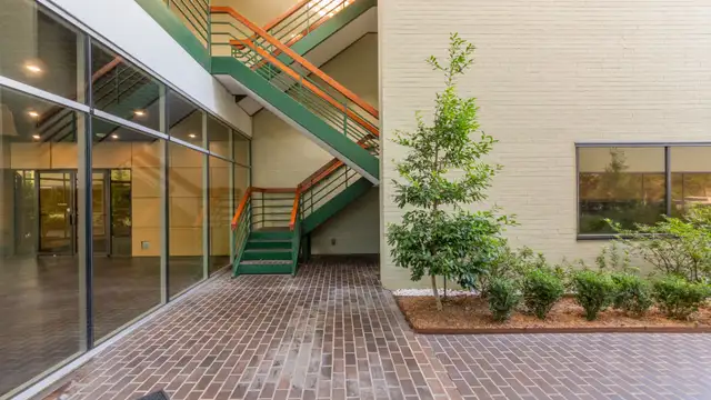 Executive Offices For Lease thumbnail 4