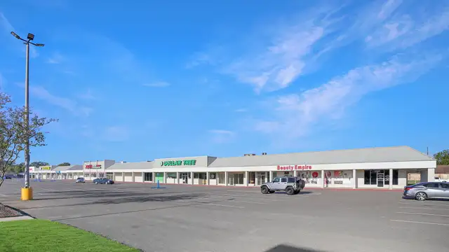 Perkins South Retail Space thumbnail 3