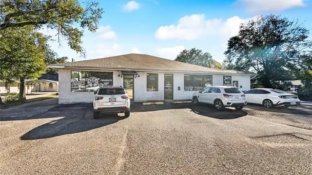 321 W Oak St thumbnail 3