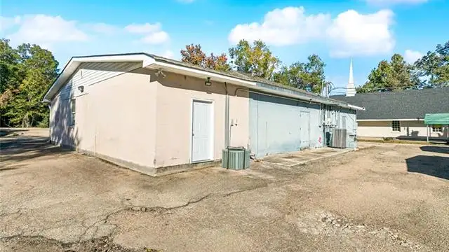 321 W Oak St thumbnail 4