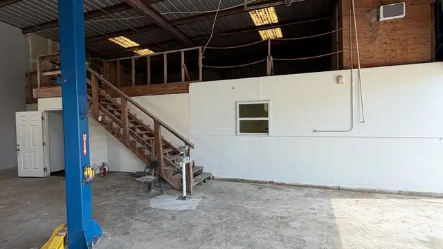 1800 9th St Body Shop thumbnail 4