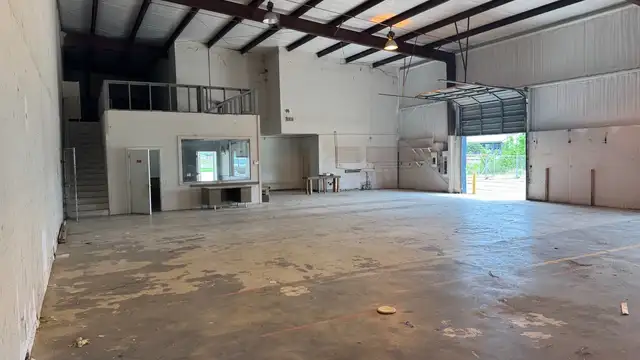 2060 - Heath Plaza 2058 - 2068 E. Texas thumbnail 5