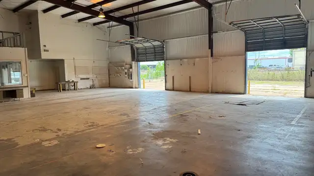 2060 - Heath Plaza 2058 - 2068 E. Texas thumbnail 3