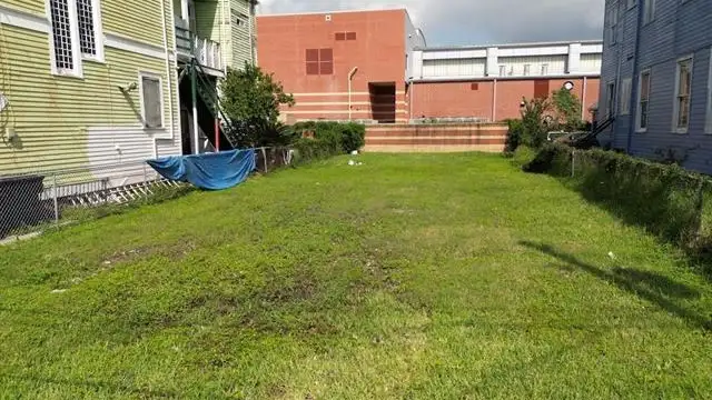 2245 Baronne St thumbnail 4