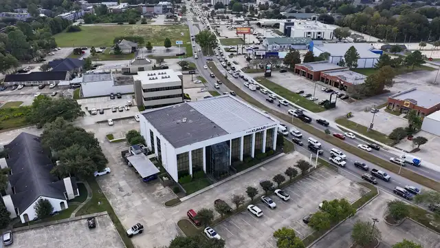Kumar Office Building thumbnail 2