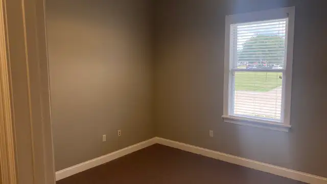 Garden Office Space for Lease thumbnail 5